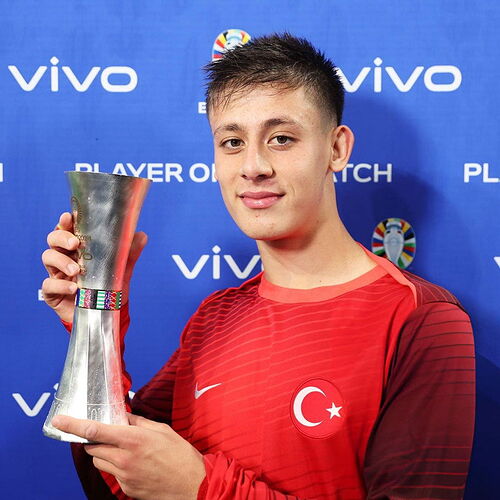 nam_than_19_tuoi_gay_sot_sau_tran_thang_cua_dt_tho_nhi_ky_tai_euro_2024