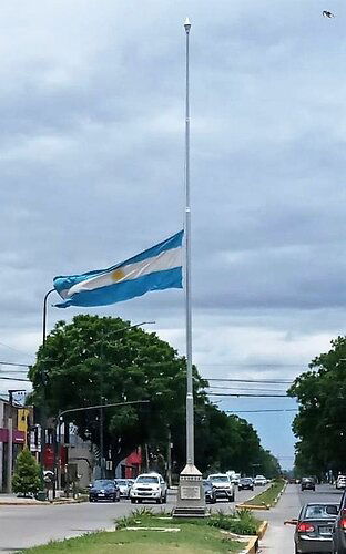 yerba-buena-banderas-media-asta-reLG