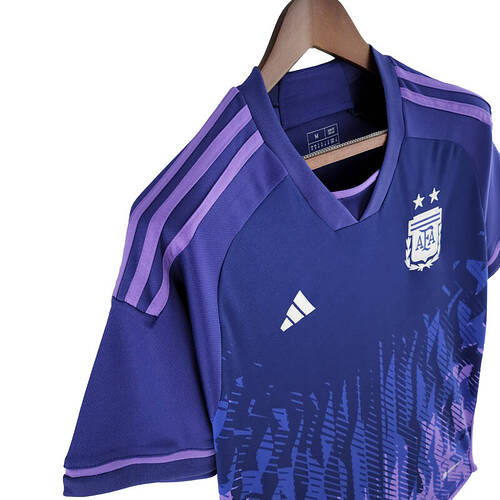 Camiseta-alternativa-de-Argentina-color-violeta-lateral-1