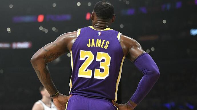lebron-james_1pvbv885fra01kl2jxtxisjl1