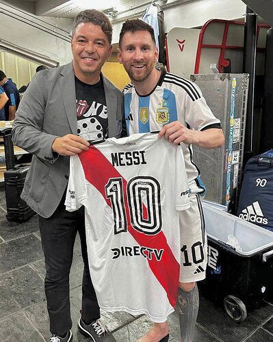 Messi con la de River (1)