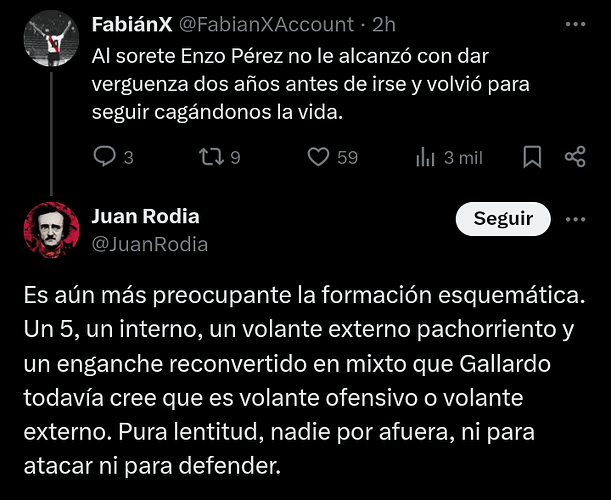 La imagen muestra un hermoso paisaje de una playa tropical con palmeras y un mar cristalino en el fondo, con una persona relajada en una <tag>hamaca</tag> cerca de la orilla del agua. (Subtitulado por IA)