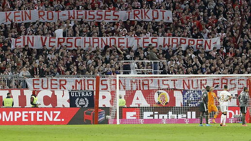 Bayern Fans Protest Against Colors of Oktoberfest Kit & Defaced Crest  (1)