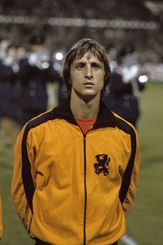 johan-cruijff-in-trainingspak-nederlands-elftal-kop-bestanddeelnr-254-9362-dd422e