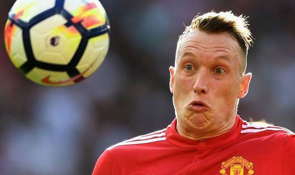 166938_las_joyas_de_phil_jones_que_justifican_que_el_manchester_united_haya_fichado_al_central_mas_caro_de_