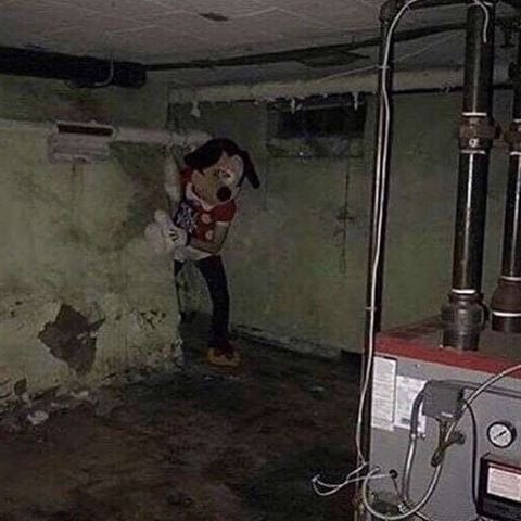 bWVkaWEvRmFKTVM2V1dZQUlUZTJELmpwZz9uYW1lPXNtYWxs