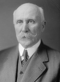 250px-Philippe_Pétain_(en_civil,_autour_de_1930)