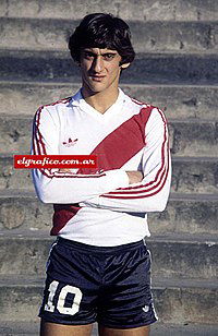 200px-Francescoli_joven_river