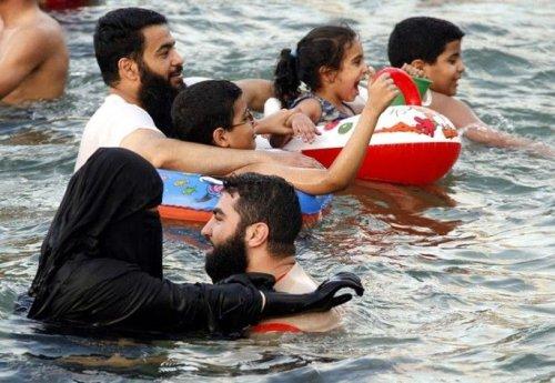 dia-de-playa-con-niqab
