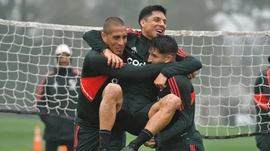 maidana-enzo-perez-y-casco_862x485
