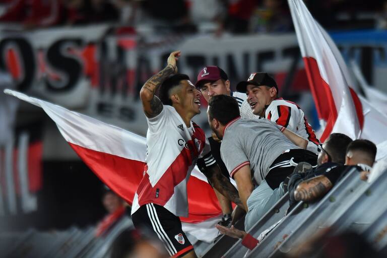 como-un-hincha-mas-enzo-perez-celebra-con-los-3O2P3JUJHJEWBK6V557JNCK6TE