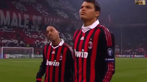 ronaldinho-jumping