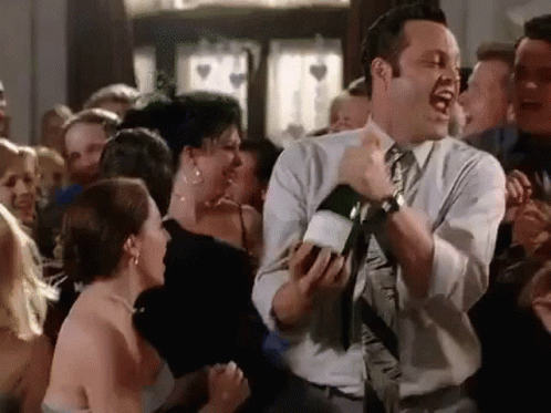 house-party-opening-champagne-qit6gjtvrydpfulf