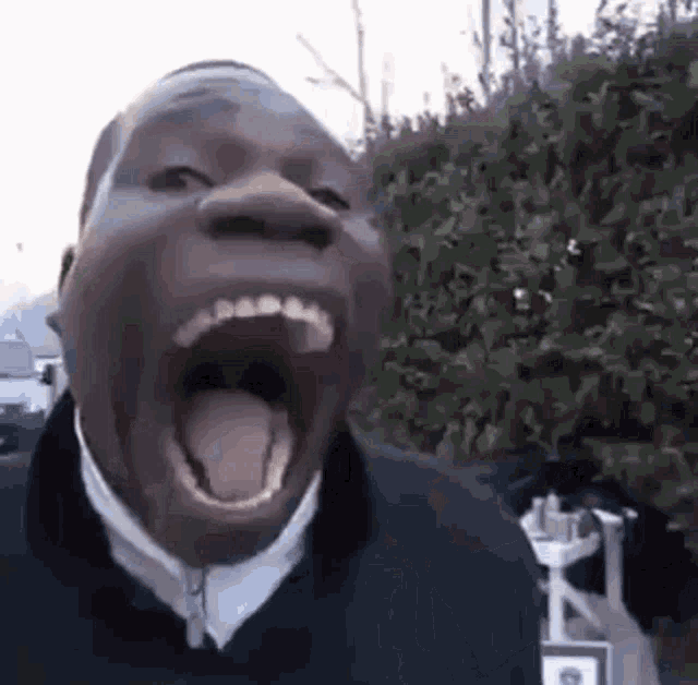 guy-singing-opera-opera