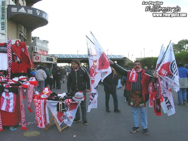 venta.banderas.river.monumental.2001