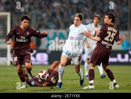 oms-samir-nasri-psgs-marcelo-daniel-gallardo-and-jerome-rothen-battle-for-the-ball-during-the-french-first...in-marseille-france-on-february-4-2007-the-match-ended-in-a-1-1-draw-photo-by-mehdi-taamallahcameleonabacapresscom-2e71yxx